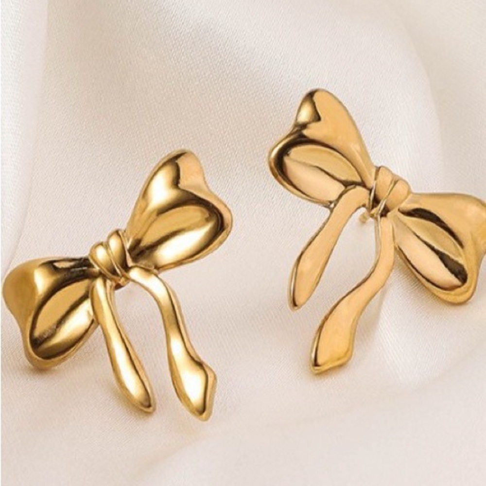 18K Bow Stud Earrings (2012)